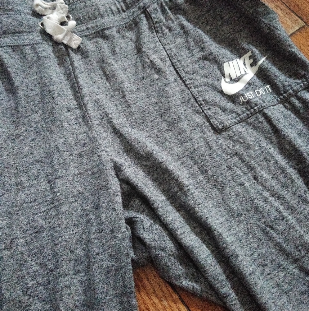 🚫SOLD🚫Women's Nike Romper - Picture 5 of 6